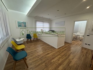 Ufficio in Affitto a Taormina, 1'200€, 100 m²
