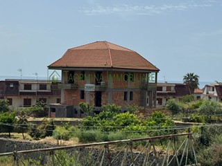 Casa Indipendente in Vendita a Letojanni, 400'000€, 700 m²