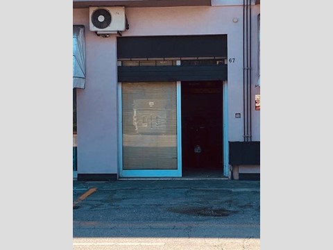 Immobile commerciale in Vendita a Ferrara, 23'500€, 25 m²