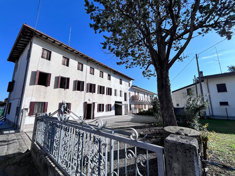 Casa Indipendente in Vendita a Brugnera, 135'000€, 255 m²