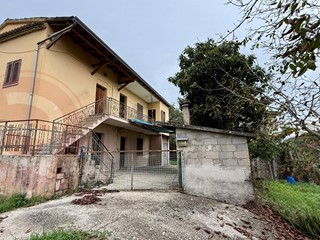 Rustico in Vendita a Boville Ernica, 68'000€, 134 m²