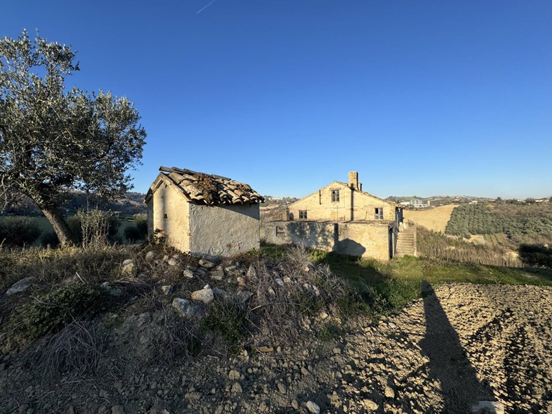 Rustico in Vendita a Petritoli, 95'000€, 180 m²