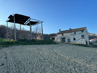 Rustico in Vendita a Petritoli, 95'000€, 180 m²