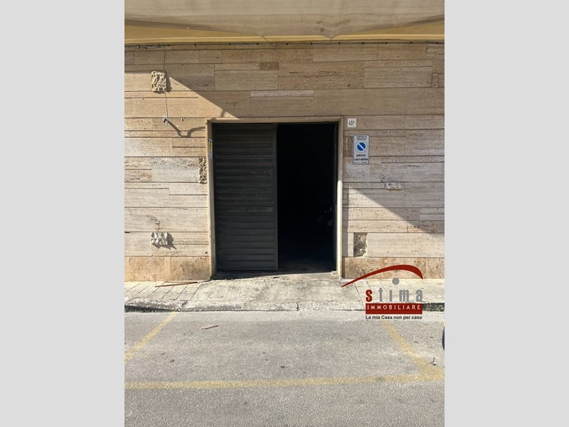 Magazzino in Vendita a Siracusa, 75'000€, 68 m²