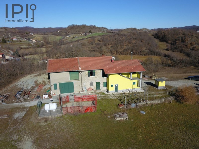 Rustico in Vendita a Dego, 125'000€, 250 m²