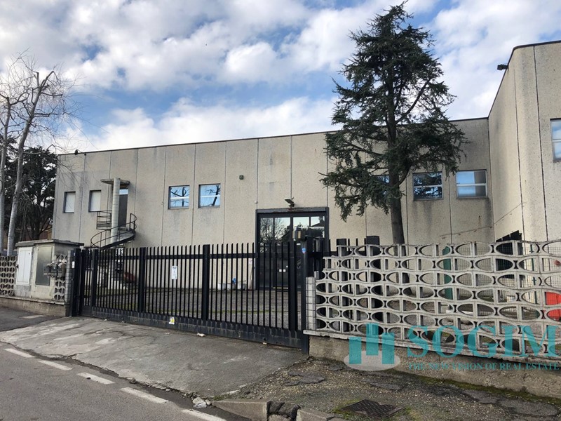 Capannone in Vendita a Zibido San Giacomo, 700'000€, 1250 m²