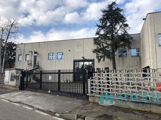 Capannone in Vendita a Zibido San Giacomo, 700'000€, 1250 m²