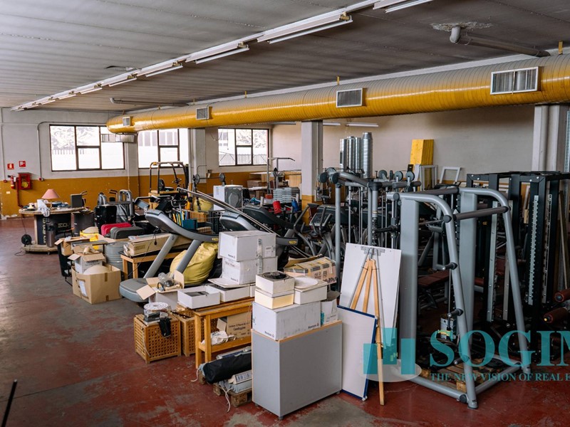 Capannone in Vendita a Brugherio, 1'300'000€, 1400 m²