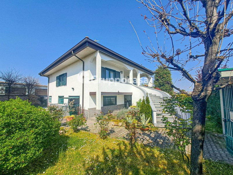 Villa in Vendita a Magenta, 465'000€, 280 m²