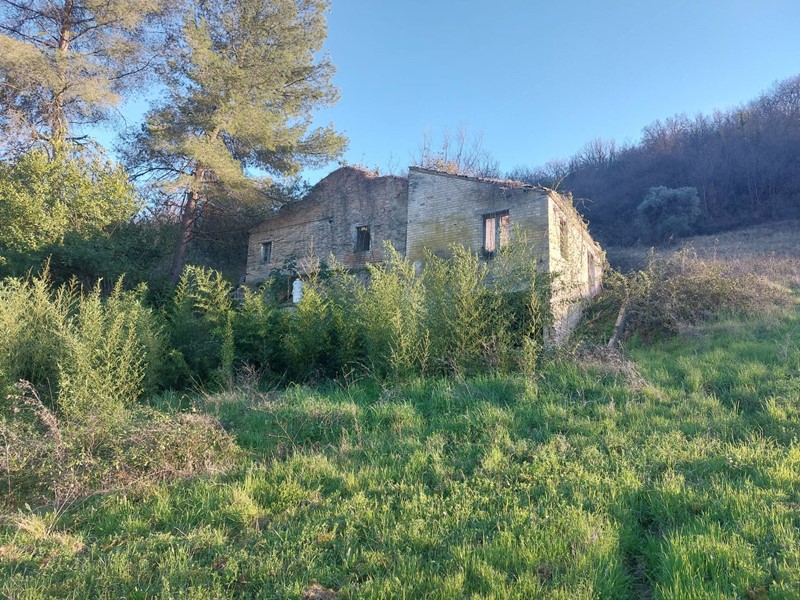 Rustico in Vendita a Ripatransone, 90'000€, 220 m²