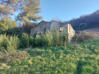 Rustico in Vendita a Ripatransone, 90'000€, 220 m²
