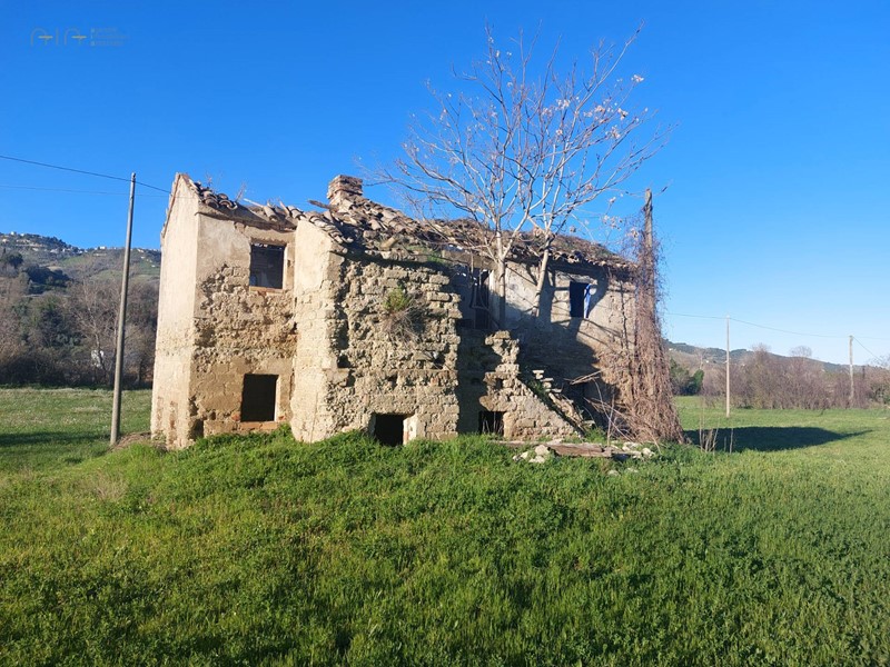 Rustico in Vendita a Ripatransone, 80'000€, 100 m²