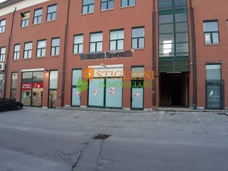 Immobile commerciale in Vendita a Campobasso, 169'000€, 200 m²