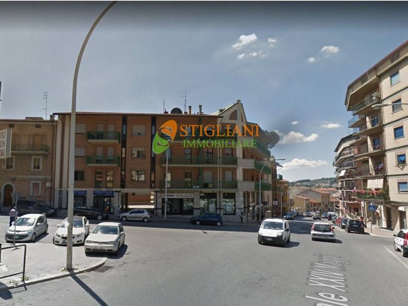 Immobile commerciale in Affitto a Campobasso, 400 m²