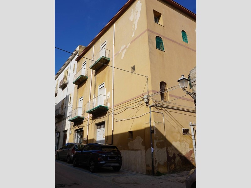 Casa Indipendente in Vendita a Castelvetrano, 78'000&euro;, 550 m²