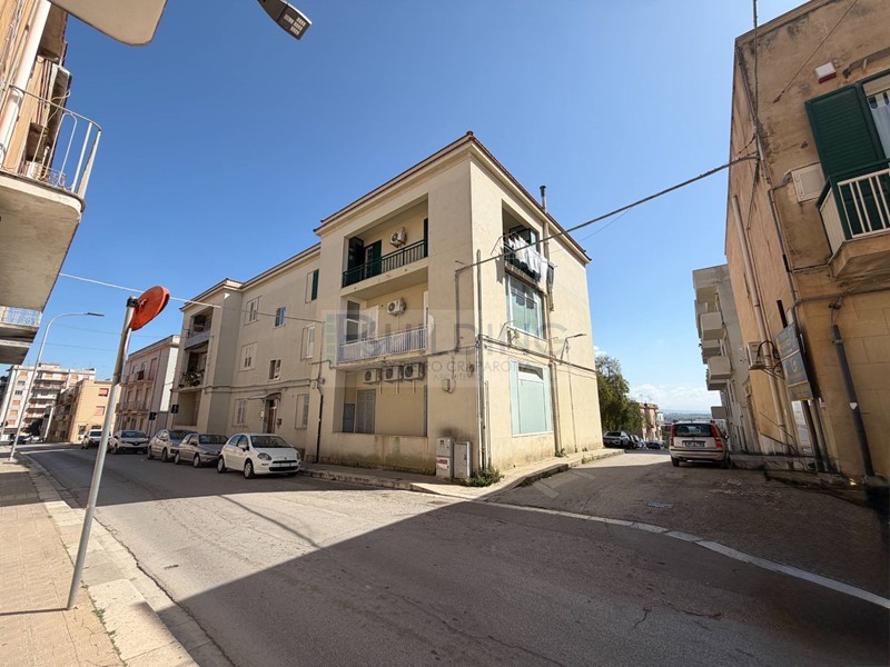 Appartamento in Vendita a Castelvetrano, 68'000&euro;, 145 m²