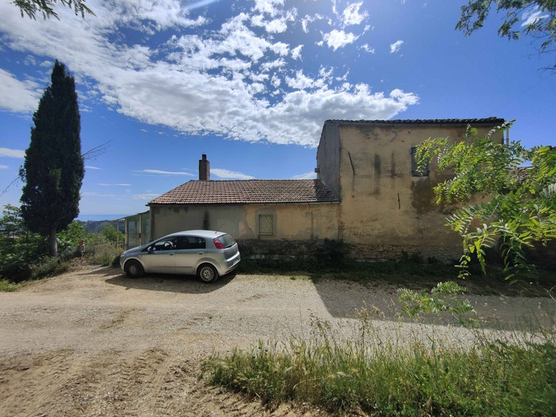 Rustico in Vendita a Ripatransone, 130'000€, 700 m²