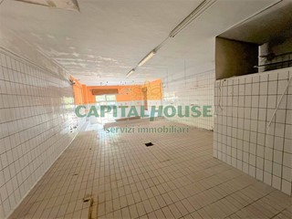 Immobile commerciale in Affitto a Baiano, 700€, 105 m²
