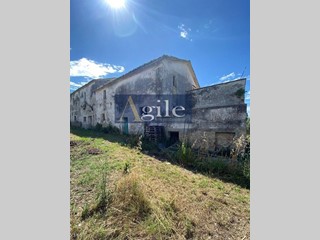 Rustico in Vendita a Monteprandone, 90'000€, 280 m²