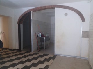 Attività commerciale in Affitto a Pontedera, 600€, 60 m²