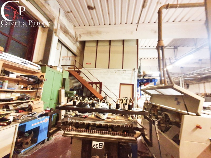 Capannone in Vendita a Greve in Chianti, 255'000€, 250 m²