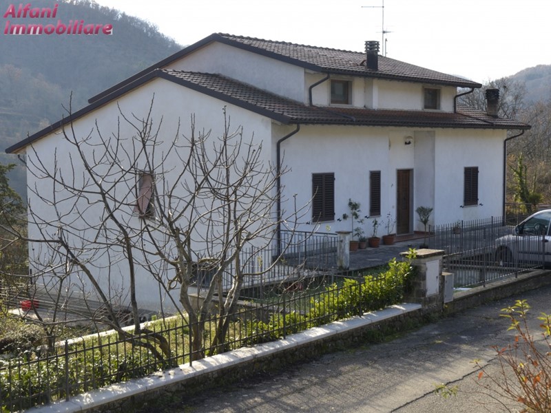 Villa in Vendita a Talla, 235'000€, 350 m²
