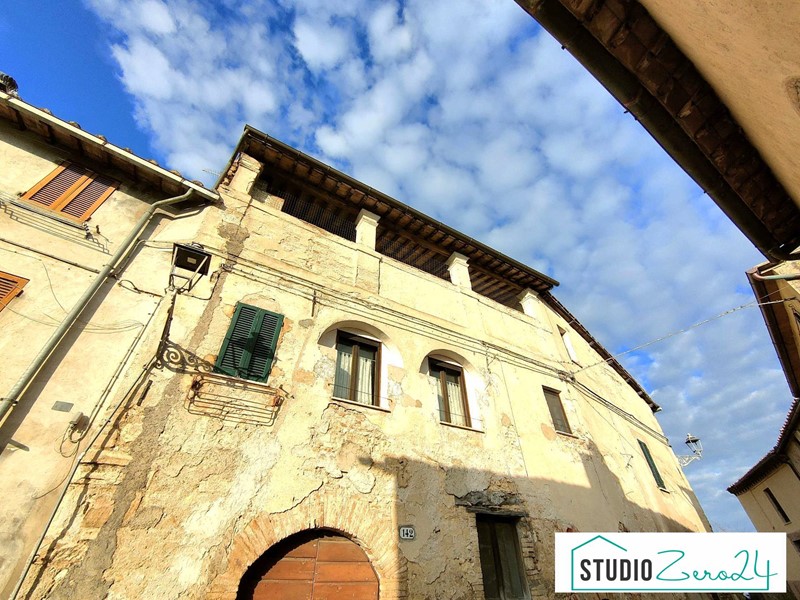 Trilocale in Vendita a Amelia, 75'000€, 132 m²