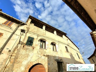 Trilocale in Vendita a Amelia, 75'000€, 132 m²