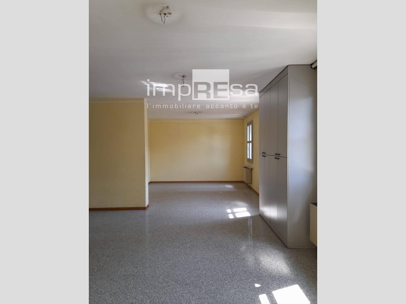 Ufficio in Affitto a Montebelluna, 1'400€, 140 m²