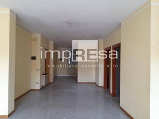 Ufficio in Affitto a Montebelluna, 1'400€, 140 m²