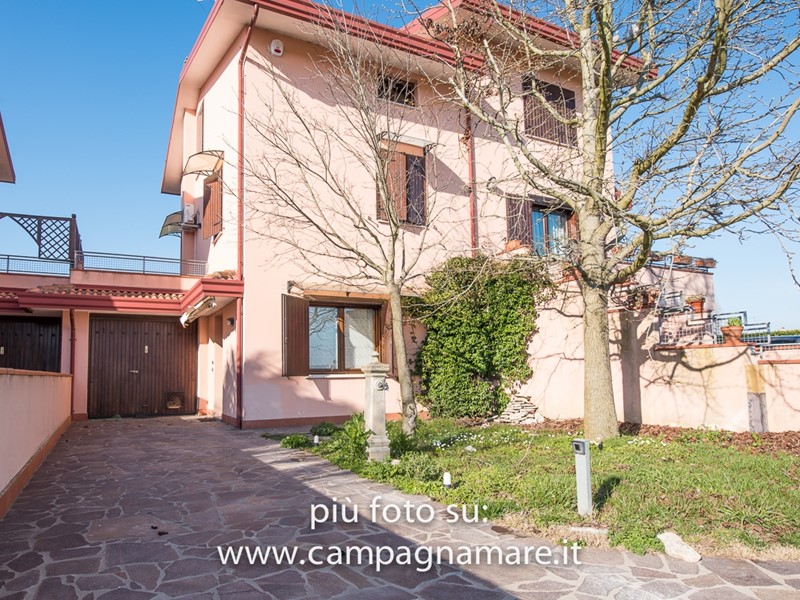 Villetta a schiera in Vendita a Lagosanto, 155'000€, 130 m²