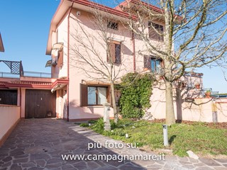 Villetta a schiera in Vendita a Lagosanto, 155'000€, 130 m²