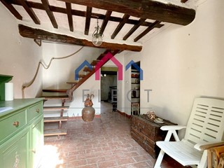Casa Semi Indipendente in Vendita a Pescaglia, 30'000€, 137 m²