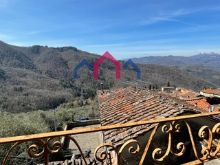 Casa Semi Indipendente in Vendita a Bagni di Lucca, 45'000€, 160 m²
