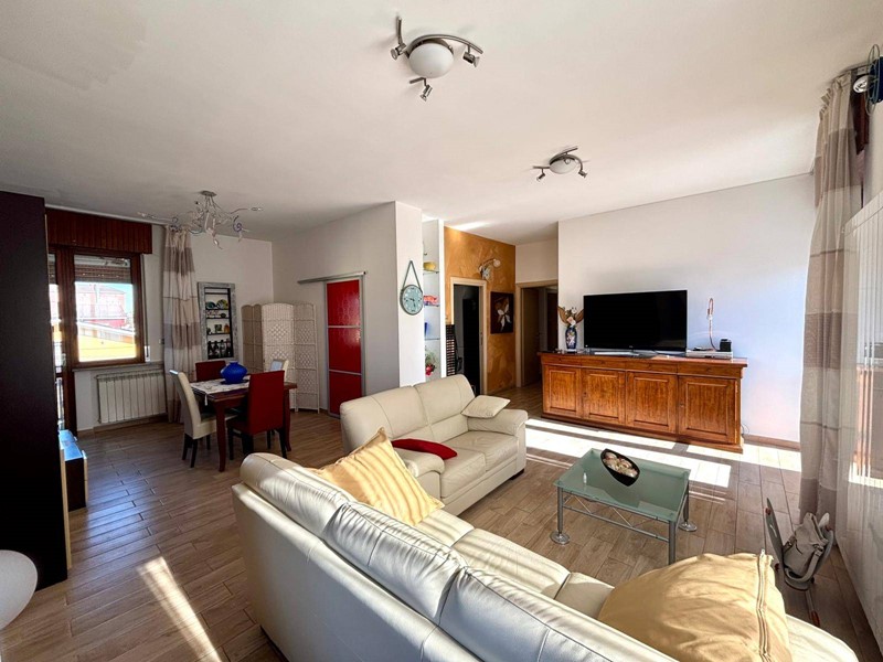 Appartamento in Vendita a Alessandria, 158'000&euro;, 145 m²