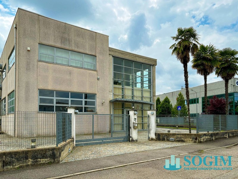 Capannone in Affitto a Azzate, 5'000&euro;, 680 m²