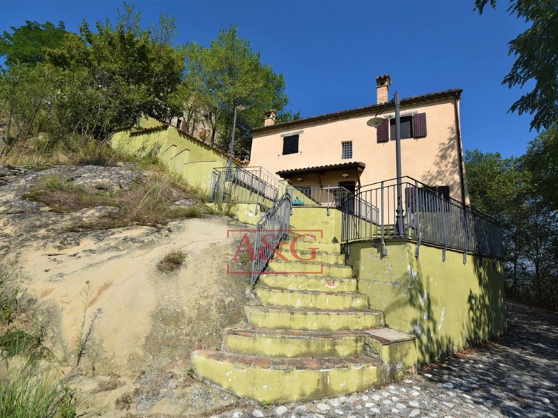 Casa Indipendente in Vendita a Sarnano, 130'000€, 120 m²