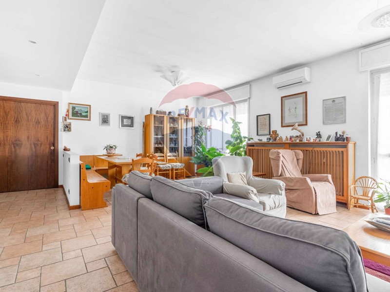 Attico in Vendita a Rho, 432'000€, 259 m²