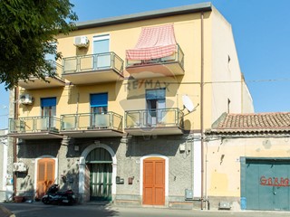 Bilocale in Vendita a Catania, 60'000&euro;, 65 m²