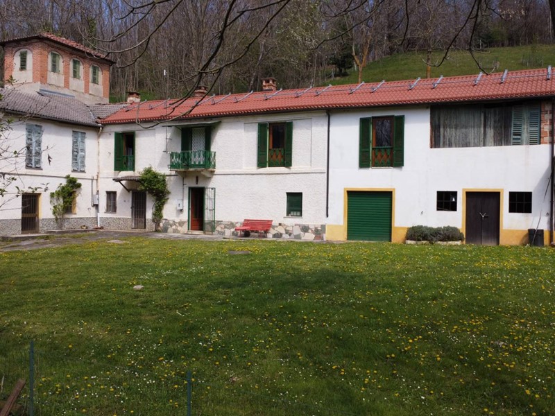 Casa Indipendente in Vendita a Roccaforte Mondovì, 59'000€, 140 m²