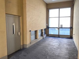 Magazzino in Vendita a Torino, 285'000€, 315 m²