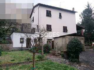 Villa in Vendita a Bucine, 330'000€, 230 m²