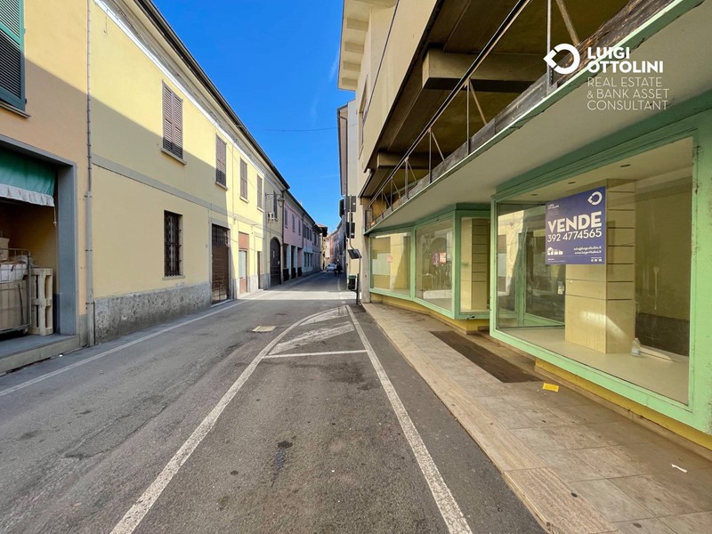 Negozio in Vendita a Vaprio d'Adda, 171'000€, 217 m²
