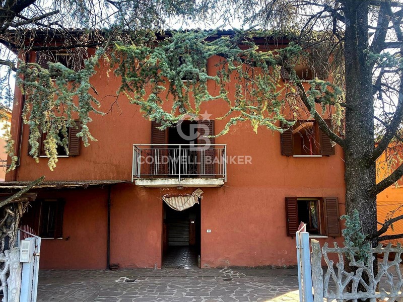 Casa Indipendente in Vendita a Modena, 250'000€, 275 m²