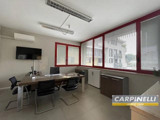 Ufficio in Vendita a Desio, 170'000€, 101 m²