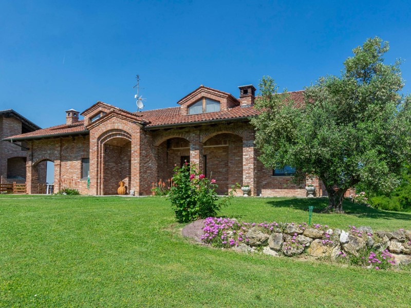 Villa in Vendita a Altavilla Monferrato, 850'000€, 579 m²