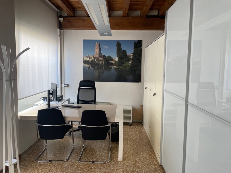 Ufficio in Affitto a Padova, 142 m²