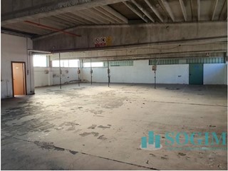 Capannone in Affitto a Vertemate con Minoprio, 1'090€, 440 m²