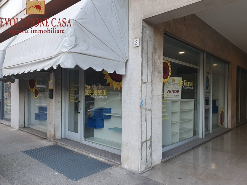 Immobile commerciale in Vendita a Monfalcone, 95'000€, 78 m²