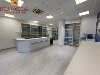 Immobile commerciale in Vendita a Monfalcone, 95'000€, 78 m²